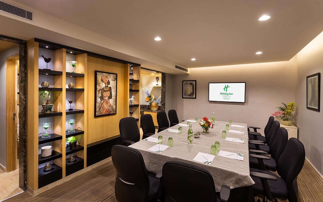 홀리데이 인 벵갈루루 레이스코스 호텔 외부 사진 Meeting room at Holiday Inn, London - Kensington