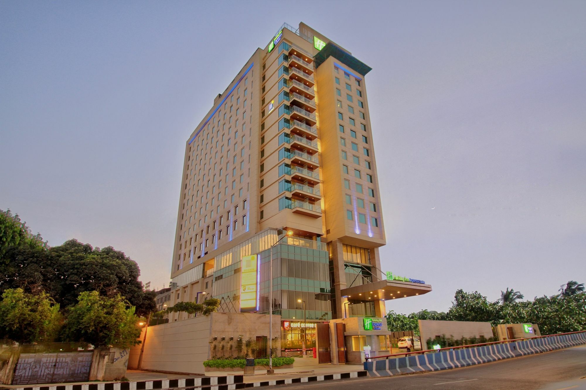 홀리데이 인 벵갈루루 레이스코스 호텔 외부 사진 Holiday Inn Dhaka